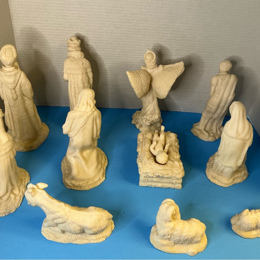 Nativity Set - Picture 3 of 12